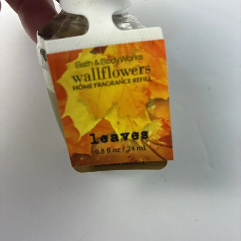Bath & Body Works Leaves Wallflower Bulb Refill .8 oz